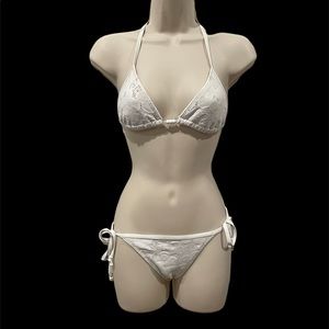 White flower print bikini